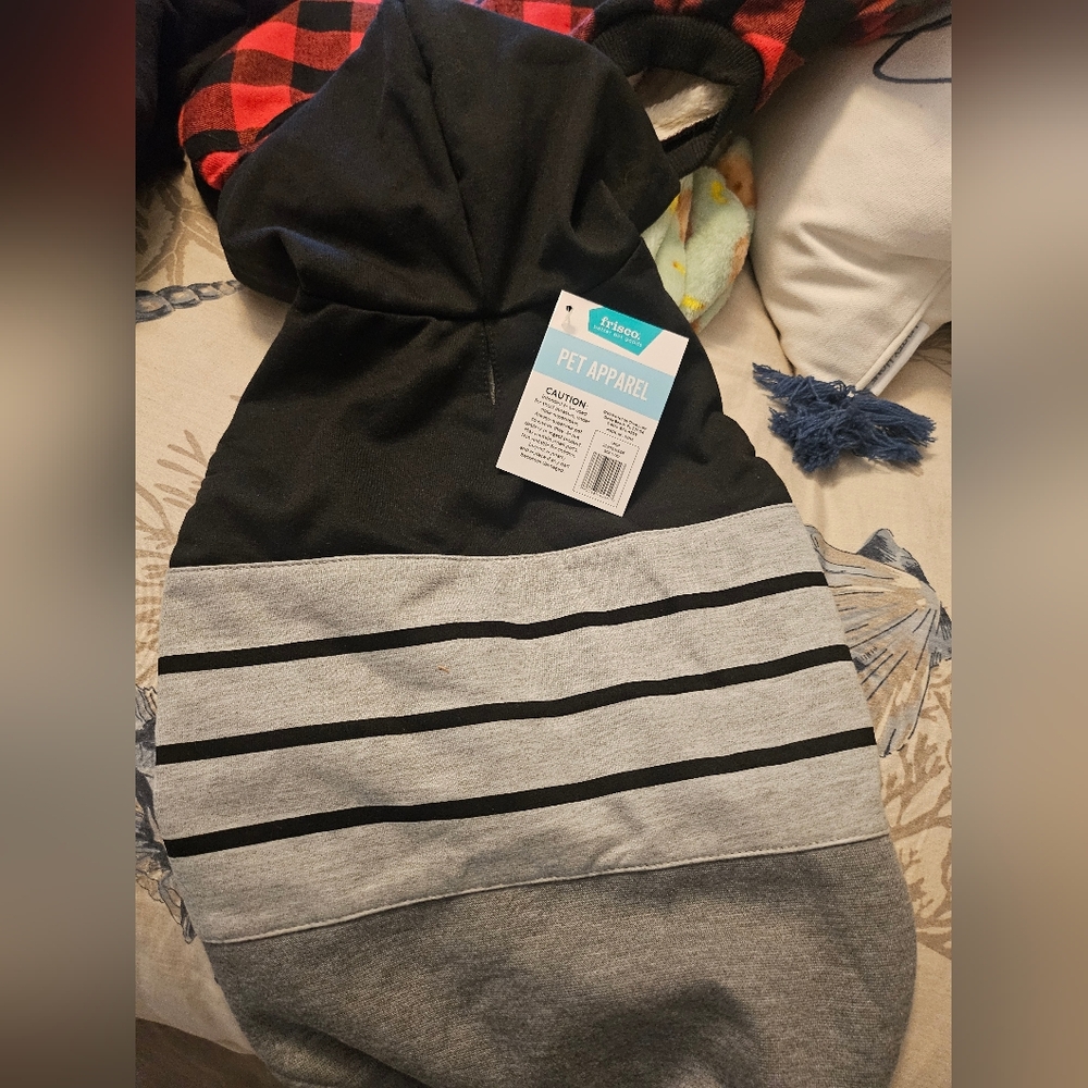 Assorted Dog Clothes, Pjs, And Jackets. - Picture 13 of 16